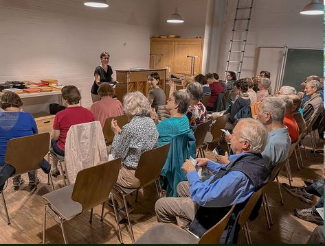 Chorprobe in der Mehrzweckhalle